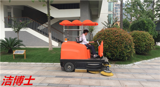潔博士電動掃地車用戶現(xiàn)場